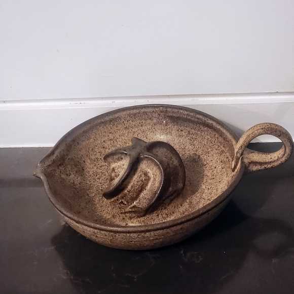 Handmade Pottey Citrus Juicer - Picture 4 of 5